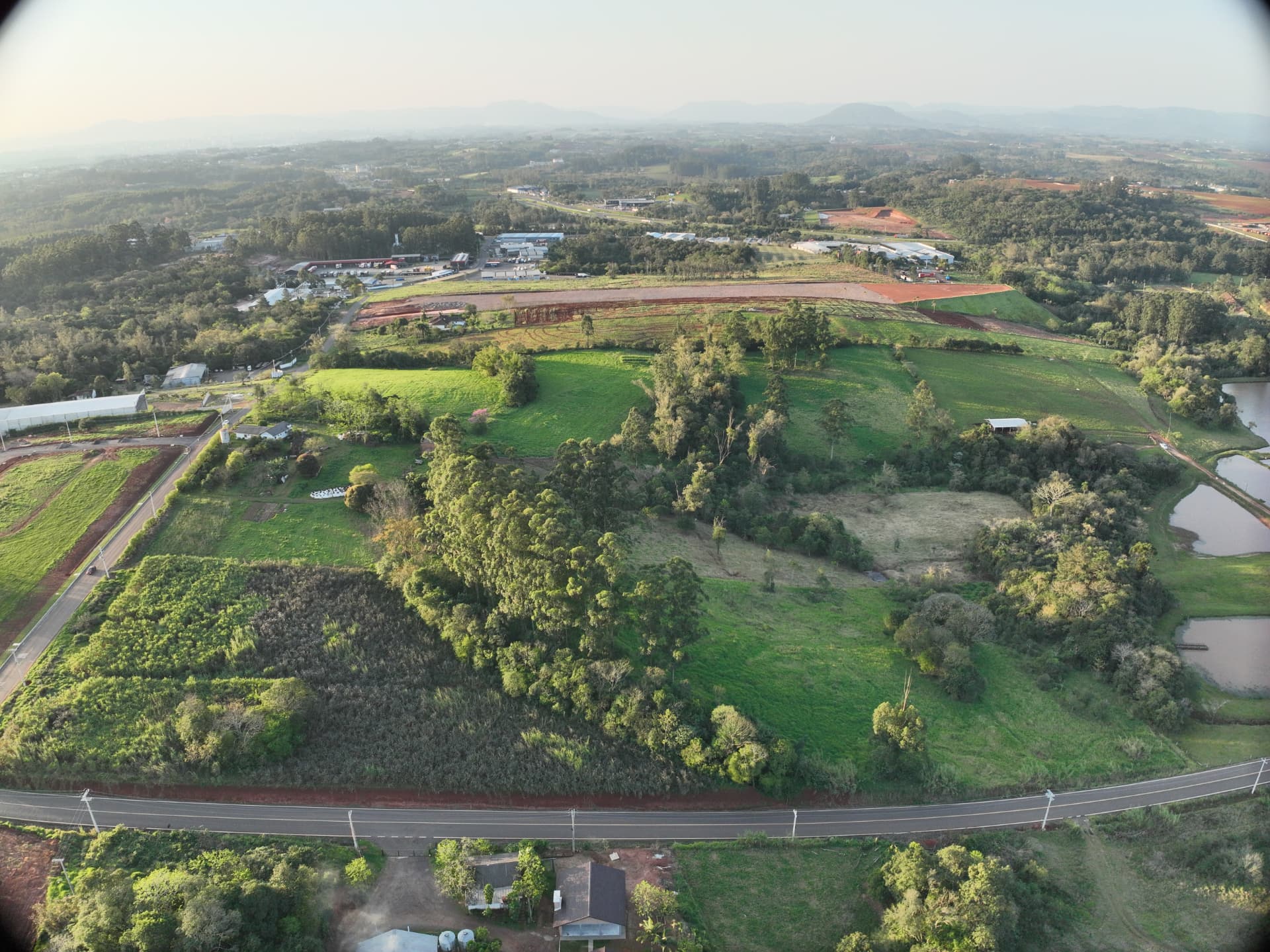 Vista panorâmica do entorno verde do Reserva dos Campos em Estrela
